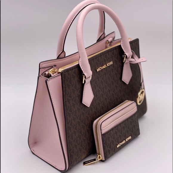 Michael Kors Handbags - Michael Kors Hope Tote and Wallet Set